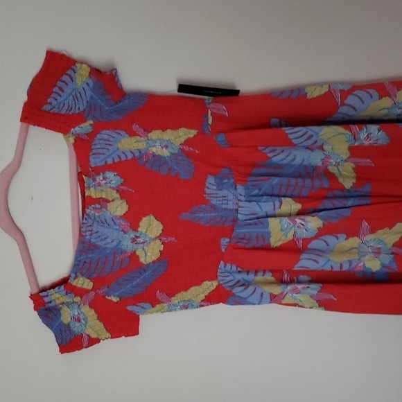 Lulu's red floral maxi dress, smocked bodice and arms, slit, womens size large - Picture 2 of 7